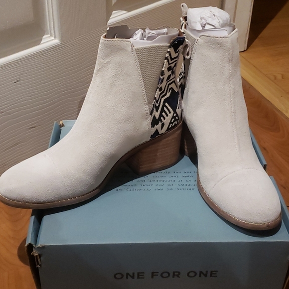 Boots - Picture 3 of 4